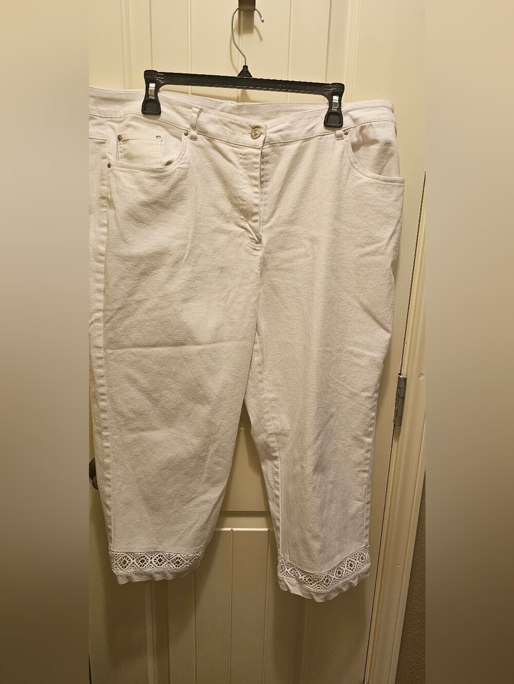 Ruby Rd. Women's White Cropped Pants with Lace Trim. 18W